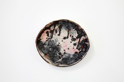 Wen-Hsi Harman, Island, earthenware, enamel, lustre, 26 x 22 x 3 cm, 2015
